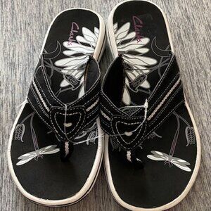 Clarks Black & White Flip Flops